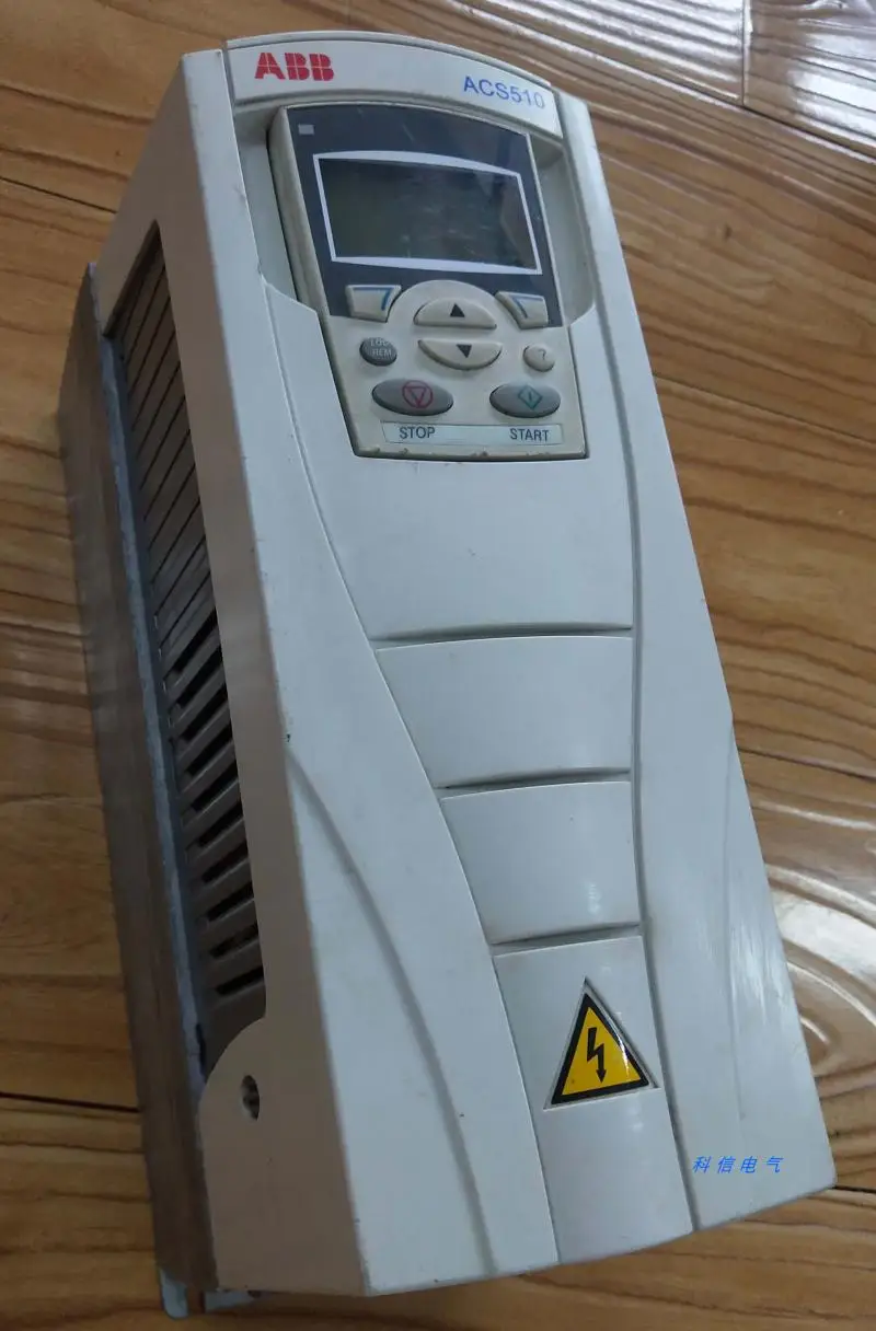 ACS510-01-012A-4 используется в хорошем состоянии может нормально работать |