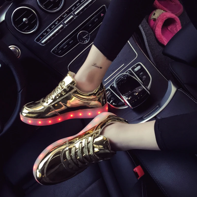 Kaufen 2019 leucht Turnschuhe mit Hintergrundbeleuchtung Glowing LED Schuhe Jungen Mädchen Turnschuhe mit Licht Sohle Weibliche Korb Femme LED Hausschuhe