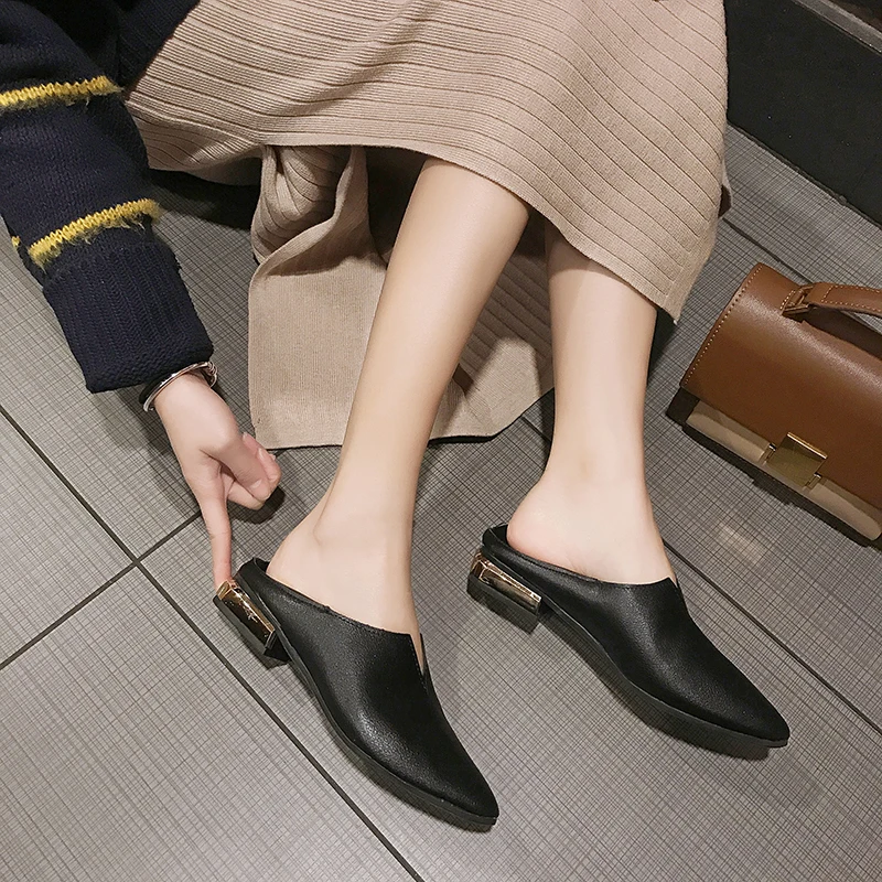 Модная женская обувь; повседневная женская обувь на плоской подошве; вечерние однотонные женские туфли на низком каблуке с острым носком; цвет черный, бежевый, коричневый; d979