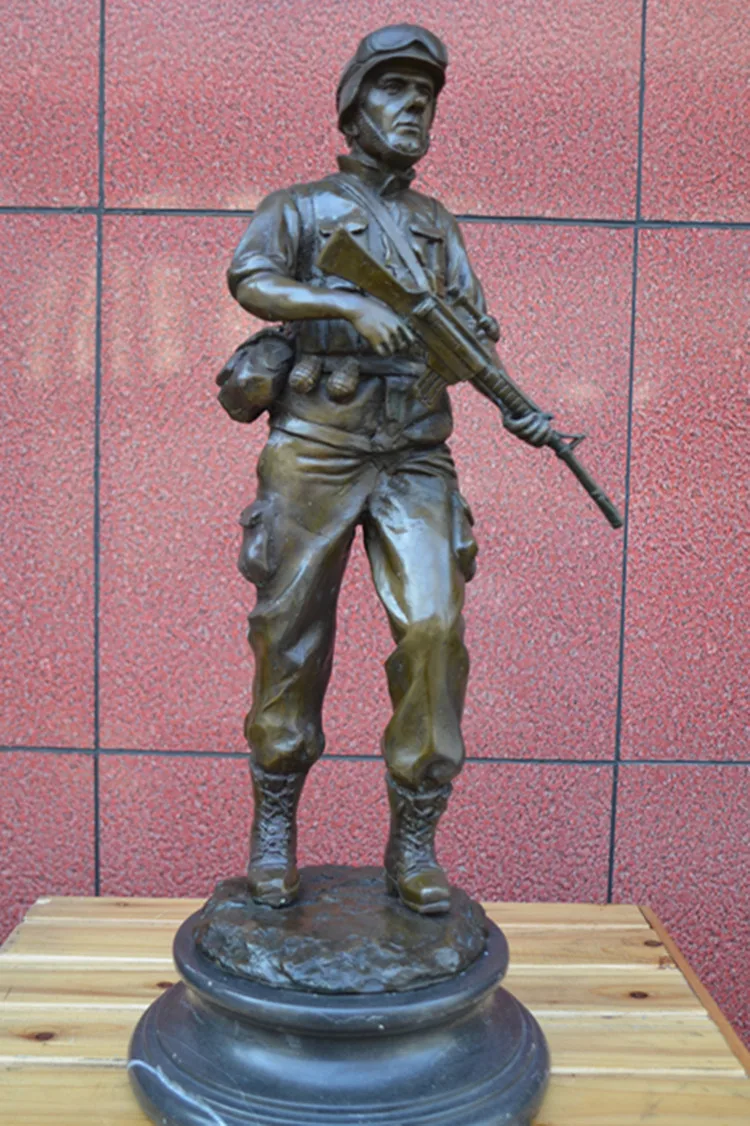 

American soldier bronze statue figure ornaments jewelry European soldiers World War II servicemen Club decoration