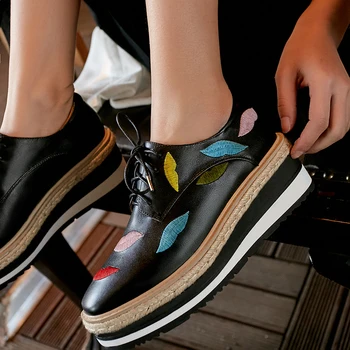 

Women's Leather shoes Fashion Cow patent leather embroidered colored lips pumps square toe high platform Loafers Leisure sport