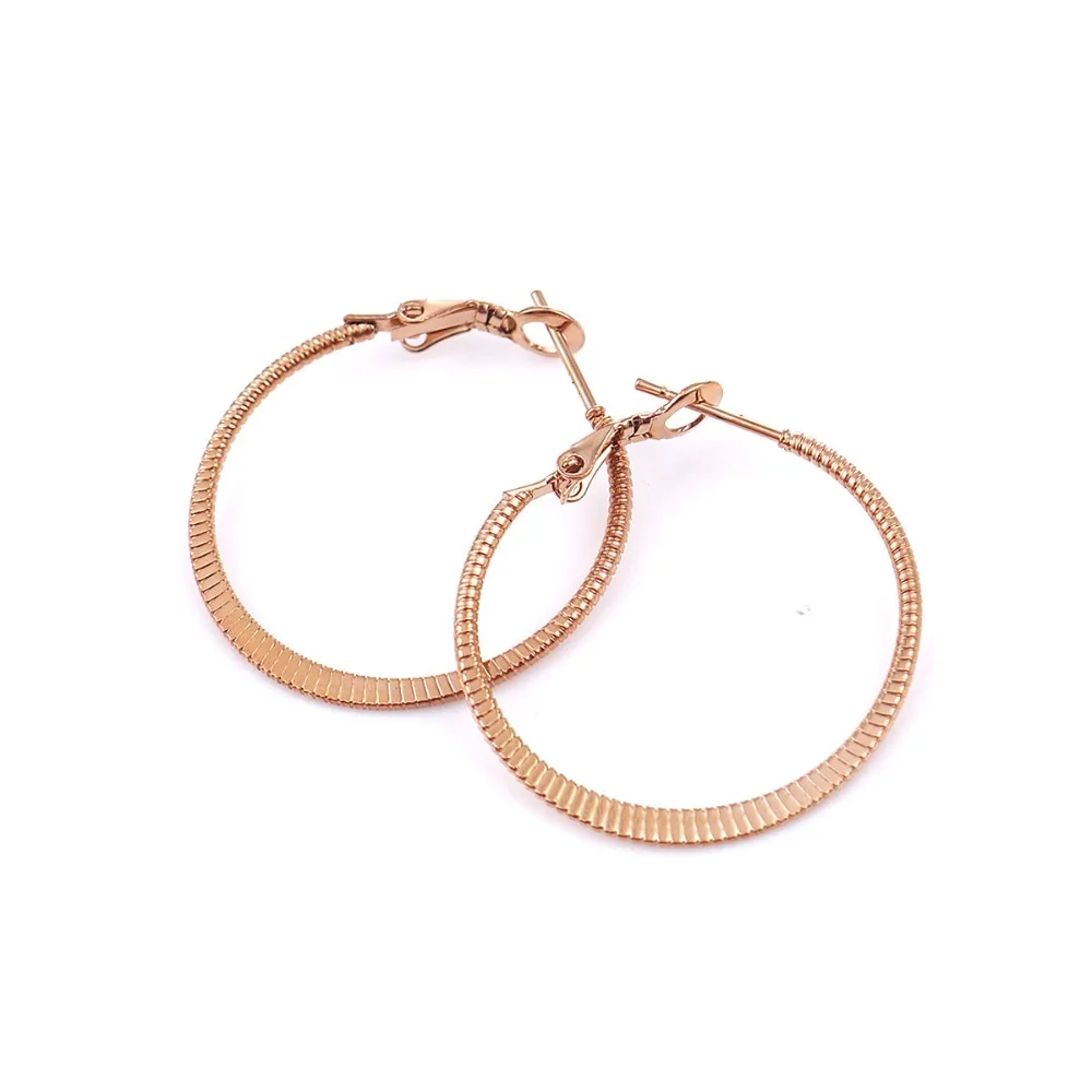 

8SEASONS Stainless Steel Hoop Earrings Round Rose Gold Spiral 33mm(1 2/8") x 30mm(1 1/8"), Post/ Wire Size: (21 gauge), 1 Pair