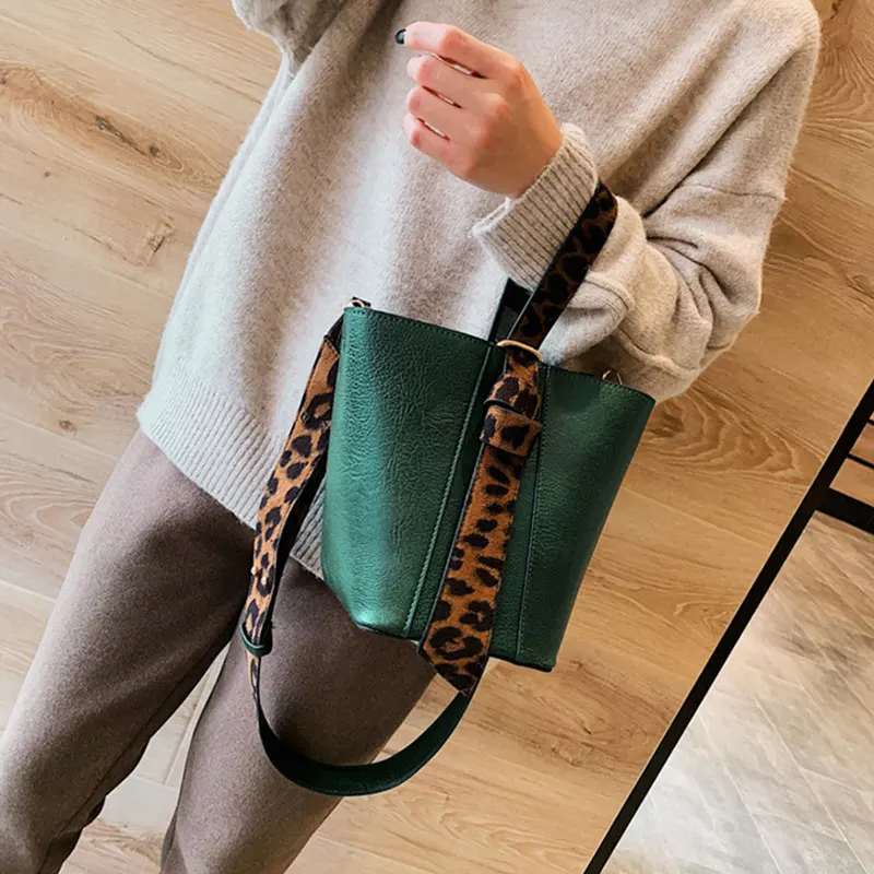 

2019 Women Fashion Leopard Print Patchwork PU Shoulder Bags Ladies Large Capacity Rivets Cross-body Bags Bucket Messenger Bags
