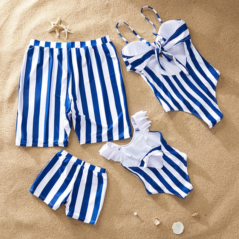 Baratos Playa familia de baño a rayas de traje de baño de la hija de la madre de bikini papá hijo nadar bañadores familia juego ropa trajes mira
