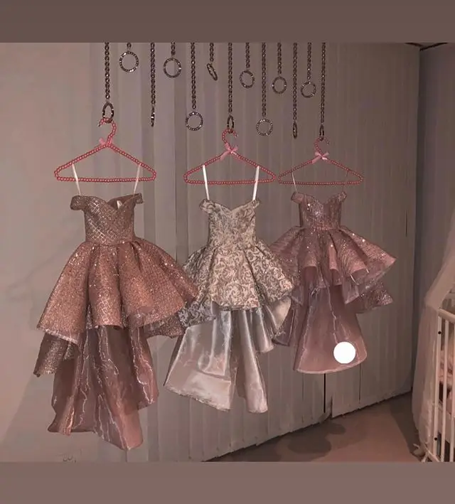 Розовые пышные платья с открытыми плечами для девочек Блестящие Детские Вечерние платья с блестками и коротким передом и длинной спинкой, новинка года