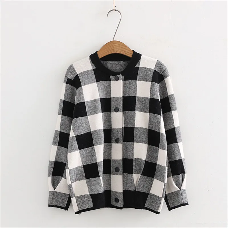 price reduction Spring and Autumn New Wild Slim Thin Contrast Checkered sweater Jacket Women Warm Casual Knit Jacke