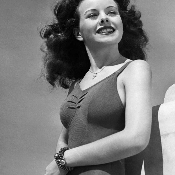 Jeanne Crain Ca. 1944 Photo Print (16 x 20)