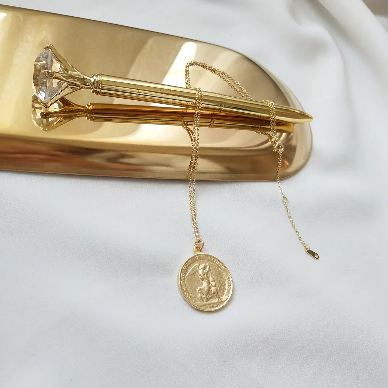 

925 Sterling Silver Angel Baby Pendant Necklace Round Coin Figure Design Necklace for Women Charm Anniversary Wedding Jewelry