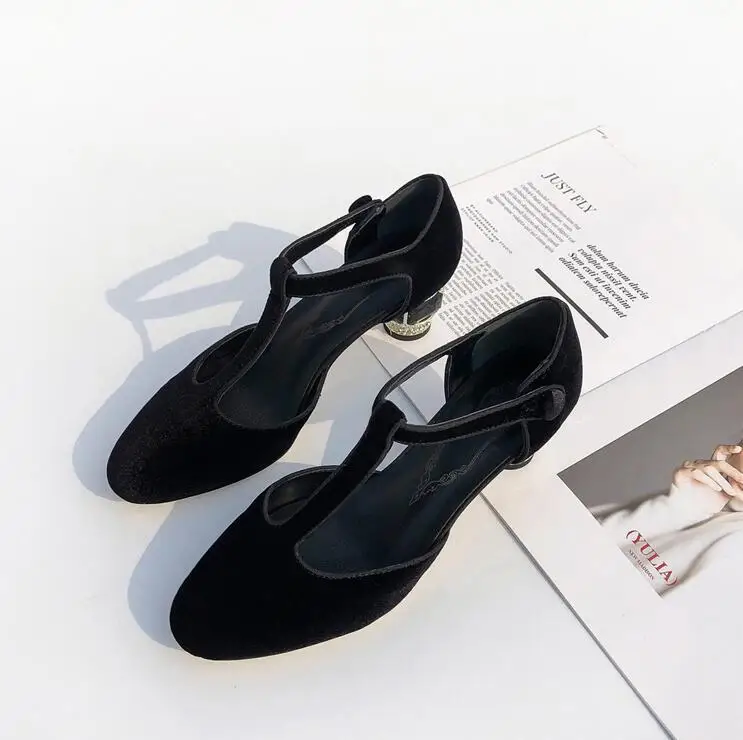 Stylesowner/Новое поступление года; весенние туфли-лодочки на высоком каблуке; свадебные туфли с Т-образным ремешком и драгоценными камнями; красивые модельные туфли