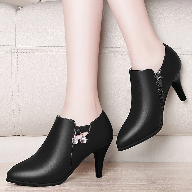 Новые весенние женские повседневные туфли из натуральной кожи на высоком каблуке; мягкие туфли-лодочки в британском стиле; женские элегантные модные модельные туфли; YG-A0173