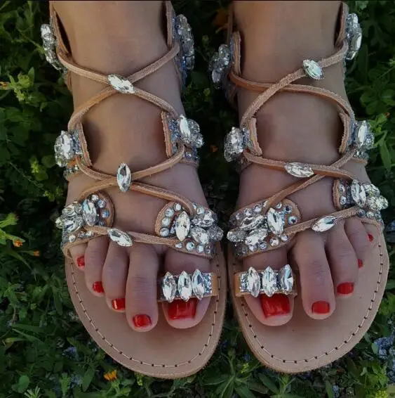 Г. летние модные сандалии в римском стиле роскошные женские сандалии на шнуровке со стразами и ремешками в стиле пэчворк коричневые кожаные женские сандалии на плоской подошве