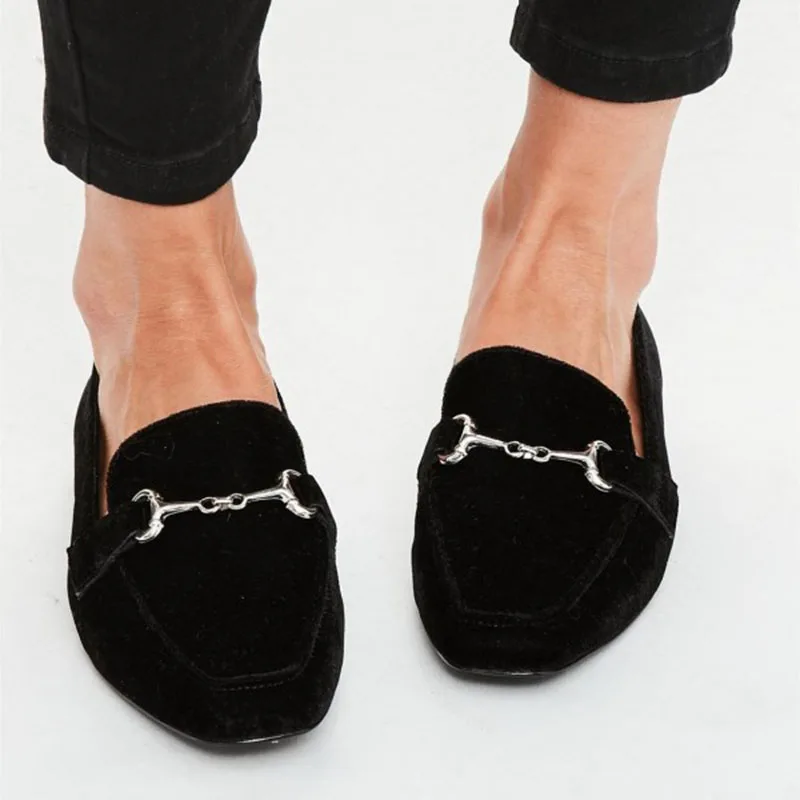Черные бархатные женские лоферы на плоской подошве с квадратным носком; элегантная женская обувь без шнуровки с цепочкой; привлекательная и Бесподобная пикантная обувь; FSJ