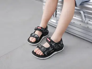

Fashion new Korean version of the summer boy sandals army pattern air cushion magic stick soft bottom beach shores tide