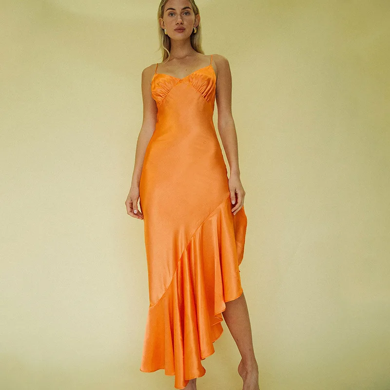 Платье без рукавов на бретельках с рюшами и хвостом сексуальное платье лямкой