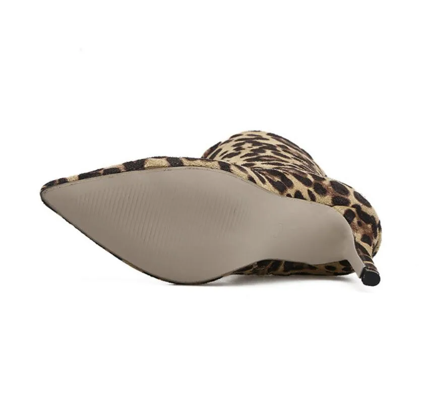 Женские ботильоны с леопардовым принтом на молнии острым носком высоком каблуке