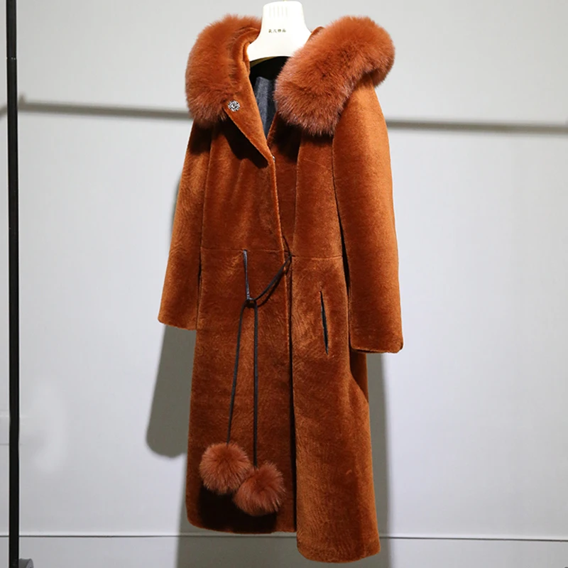 Женская куртка с капюшоном AYUNSUE розовая длинная из натурального меха овцы