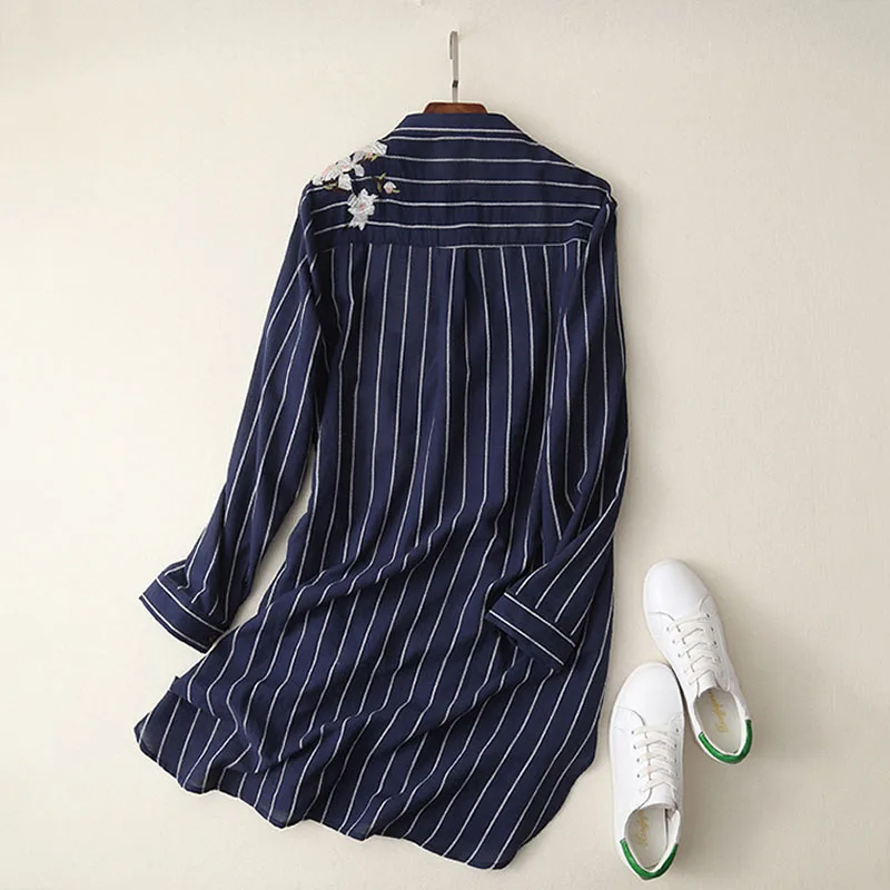 L508 модная Женская Весенняя рубашка в полоску с цветочной вышивкой и отложным воротником, Женская длинная дизайнерская Блузка темно-синего цвета