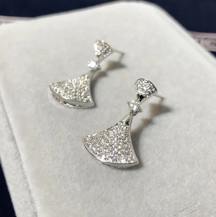 7396582283_439886517