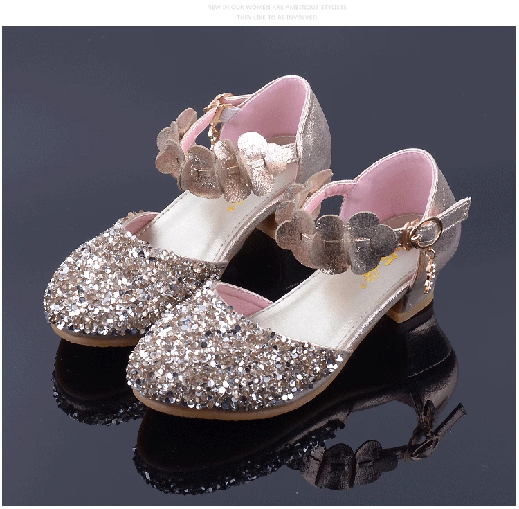 KEYITODO/детская кожаная обувь принцессы для девочек; Повседневная блестящая детская обувь на высоком каблуке с цветочным принтом; обувь для девочек; цвет розовый, серебристый; C573
