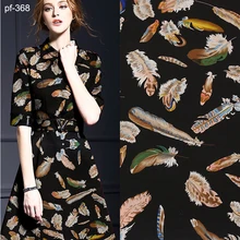 Саржевая эластичная перьевая печать атласные глянцевые ткани модная одежда подкладка платье пижамы ткани слегка тянущиеся