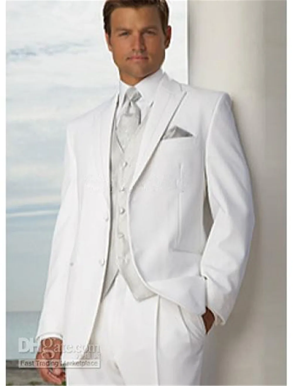 Красивый белый свадебный смокинг, приталенный пиковый мужской костюм, недорогой костюм жениха на двух пуговицах(пиджак+ брюки+ жилет+ галстук