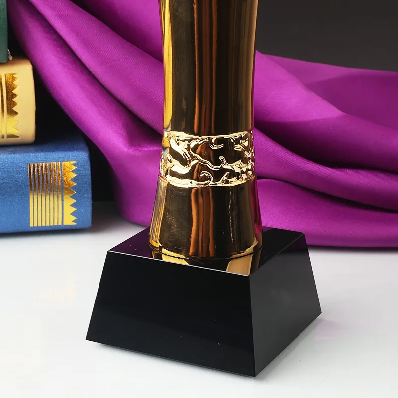 2016 новое поступление высоко-Класс смолы Кубок-Корона специальная металлическая трофеи творческая модель Сувениры логотип может