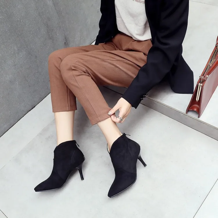 

Big Size 11 12 13 14 15 16 17 Top fashion 100 sets of thick heel zipper stitching 100 sets of fashion middle heel boots