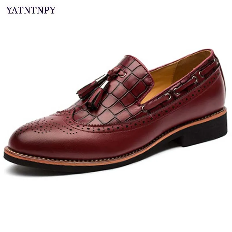 

YATNTNPY New Brand Brogue Shoes Men PU Leather Shoes Man Bullock carved shoes pointed toe oxfords fashion dress shoes