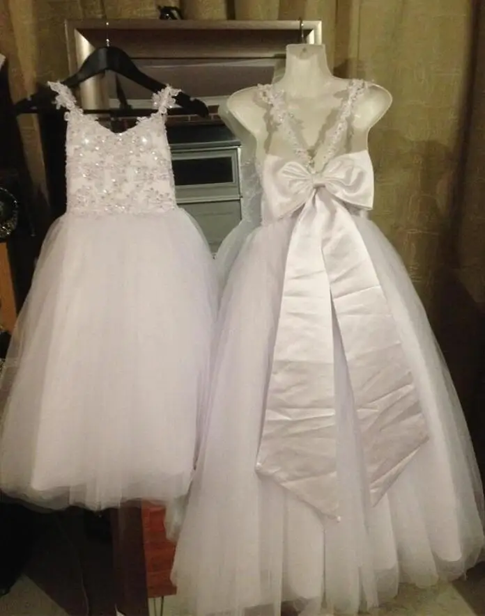 Real Image White Spaghetti Lace Beads Cross Back Tulle Flower Girls Dresses Charming Princess Girls Dress Real Image White Spaghetti Lace Beads Cross Back Tulle Flower Girls Dresses Charming Princess Girls Dress
