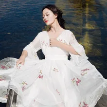 Настоящее белое шифоновое длинное платье с расклешенными рукавами и вышивкой в викторианском стиле, средневековое платье принцессы Ренессанса/Марии Антуанетты