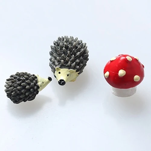 HOT SALE! 3Pcs/Set Fairy Garden Gnomes Moss Terrarium Resin Crafts Decorations Artificial Mini Hedgehog with Red Dot Mushroom