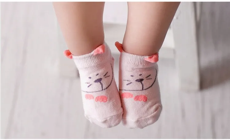 Милые носки для малышей хлопковые детские Нескользящие носки-тапочки Одежда для новорожденных мальчиков и девочек, мультяшная нога с объемным изображением животных белые пары От 0 до 4 лет, бренд