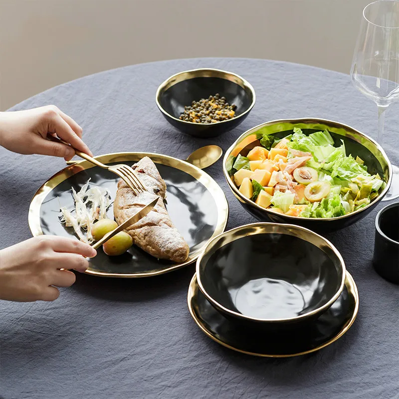 Керамическая тарелка черная позолоченная посуда домашняя кухня керамическая