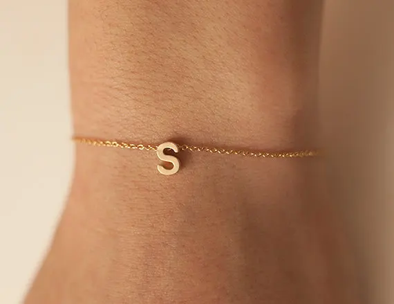gouden armband met letter gouden armband met letter