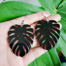 SOHOT – boucles d'oreilles en forme de feuille de Monstera pour femmes, Style Punk classique, noir, acrylique, Sexy, barre de ton, Bijoux de plage