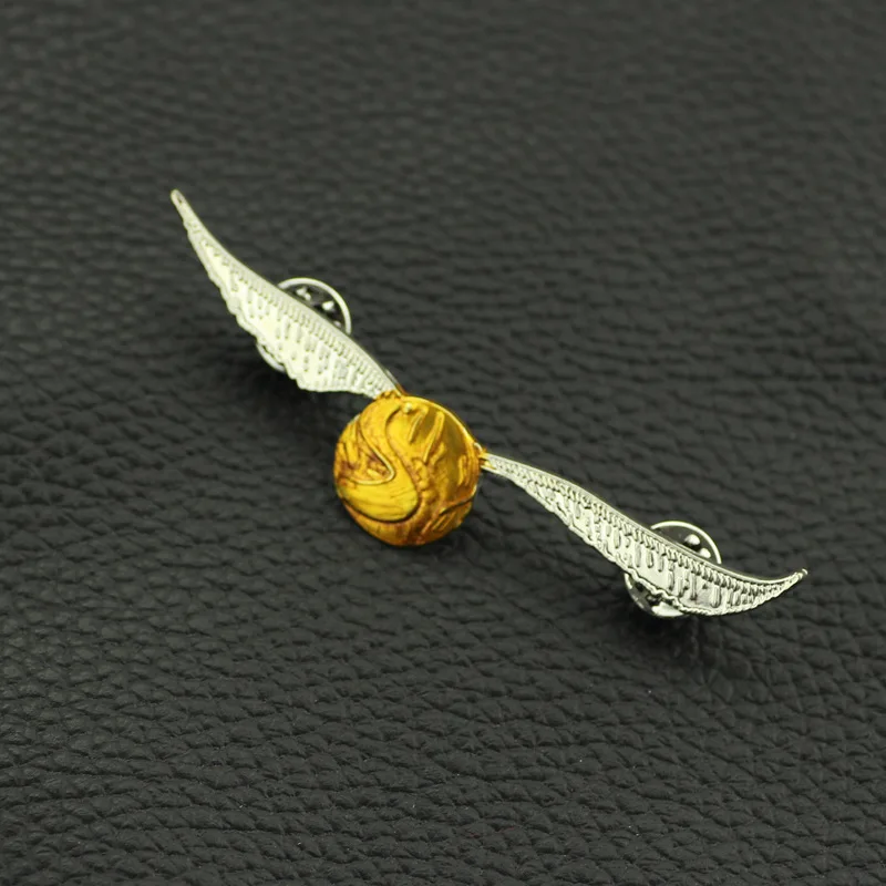 

Harri Potter Golden Snitch Badge Brooch Metal Ball with Wings Death Eaters The Deathly Hallows Costume Accessory