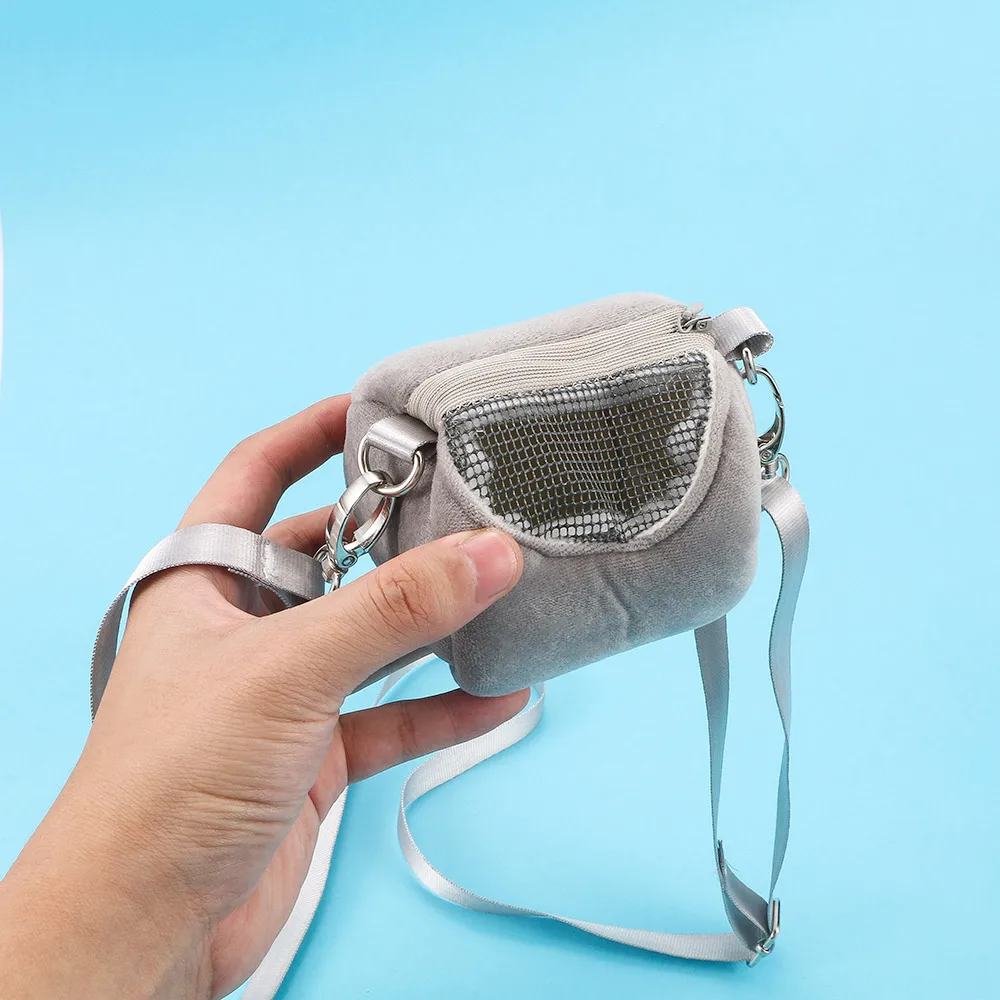 

1Pcs Portable Fashion Small Pet Hamster Rabbit Nest Mesh Carriers Cat Cages Shoulder Bag Size: 12*7cm