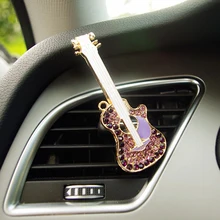 Автомобильный ароматизатор на клипсе гитара с блиллиантами форма модель освежитель воздуха выход авто украшение интерьера аксессуар диффузор украшение