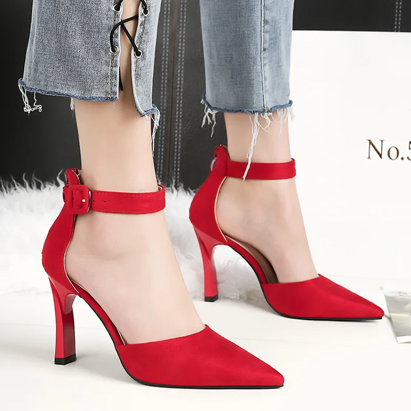 

2018 Summer Woman Fetish Block Stable High Heels Female Metal Chain Ankle Strap Sandals Thick Pumps Lady Sexy Party Bride Shoes