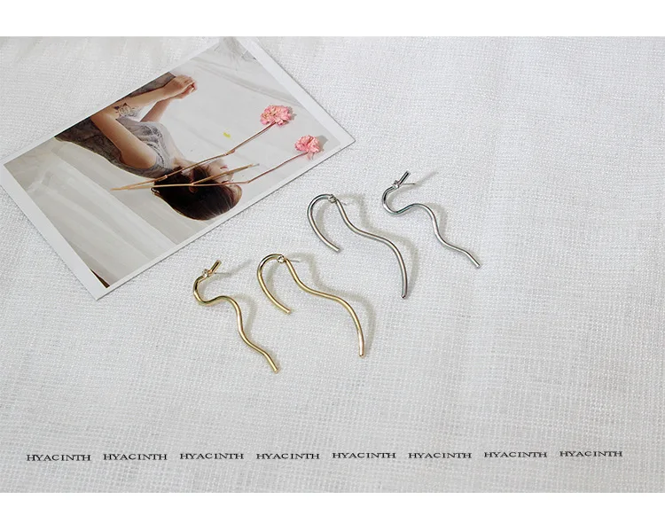 AOMU простая абстракция витая линия золотые серебряные металлические Висячие серьги для женщин винтажные ювелирные изделия Bijoux подарок
