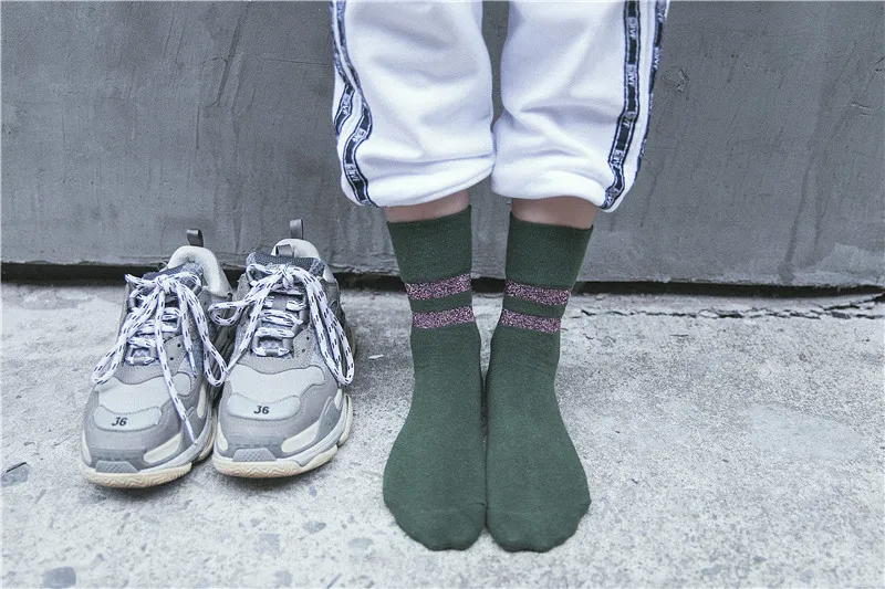 Новые модные женские носки, хлопок, 1 пара, шикарные полосатые Осенние повседневные длинные дышащие женские носки для школьниц