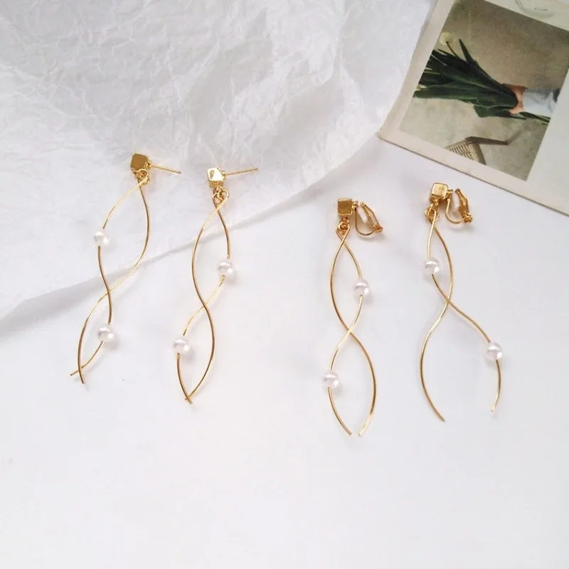 

Fashion Metal Texture Irregular Wave Shape Long Earrings Beautiful Simple Holeless Ear Clip Temperament Female Girl Jewelry