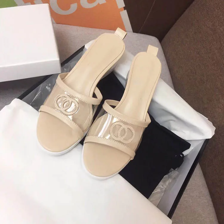 

2019 New Women Slides Sandal Hoof Heels Med Summer Women Slippers High Quality Leather Size 35-40 CC Sandalias de mujer