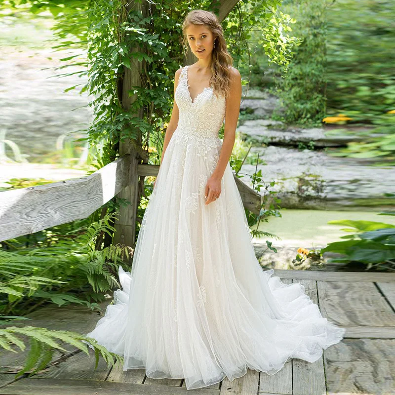 

Eightree Boho Wedding Dress Appliques A-Line Lace Bride Dress V-Neck Free Shipping vestidos de novia 2019 Backless Wedding Gown