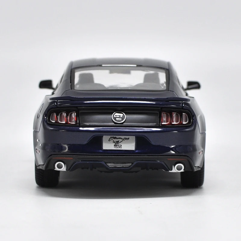 Модель в твердом переплете 1:18 Ford 2015 Mustang GT Коллекционная модель высокой модели