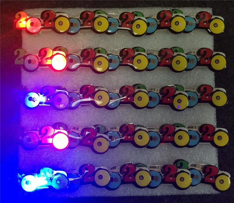 Blinking Glow up LED Light Badge/Brooch Pins Glow Party Favors Toy Batteries Included