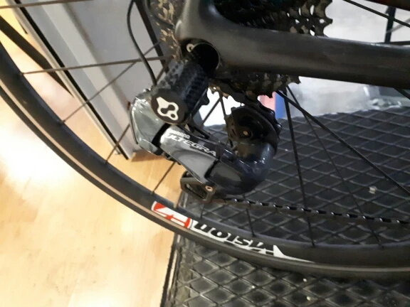 Fouriers carbono bicicleta trasero Derailleur Protector montaje de engranaje de liberación rápida QR Cap Drivetrain Guards Fouriers carbono bicicleta trasero Derailleur Protector montaje de engranaje de liberación rápida QR Cap Drivetrain Guards