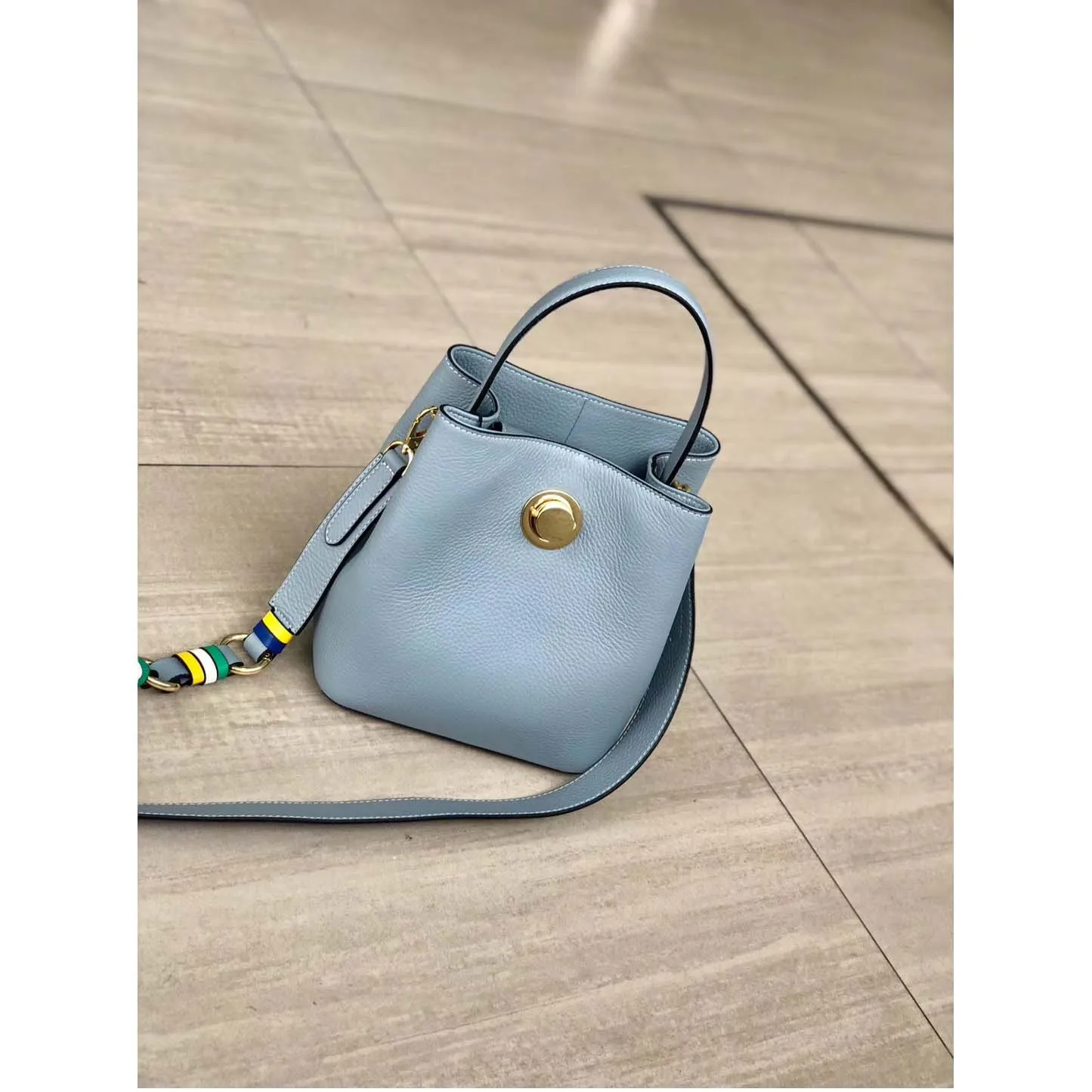 

The New Head Cowhide Coloured ladys Bag Anti-theft Leather Hand-held Bag with Single Shoulder Slanting Small Bag Water Bucket