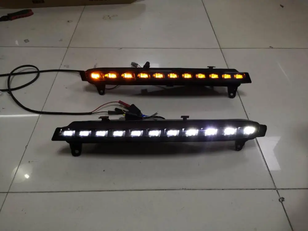 

eOsuns led drl daytime running light for audi Q7 with Dynamic moving yellow turn signal