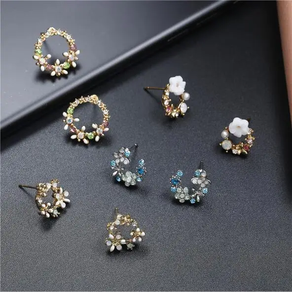 

Cute Korean Personality Small Flower Stud Earrings For Women Temperament Simple Fashion Metal Female Stud Earrings